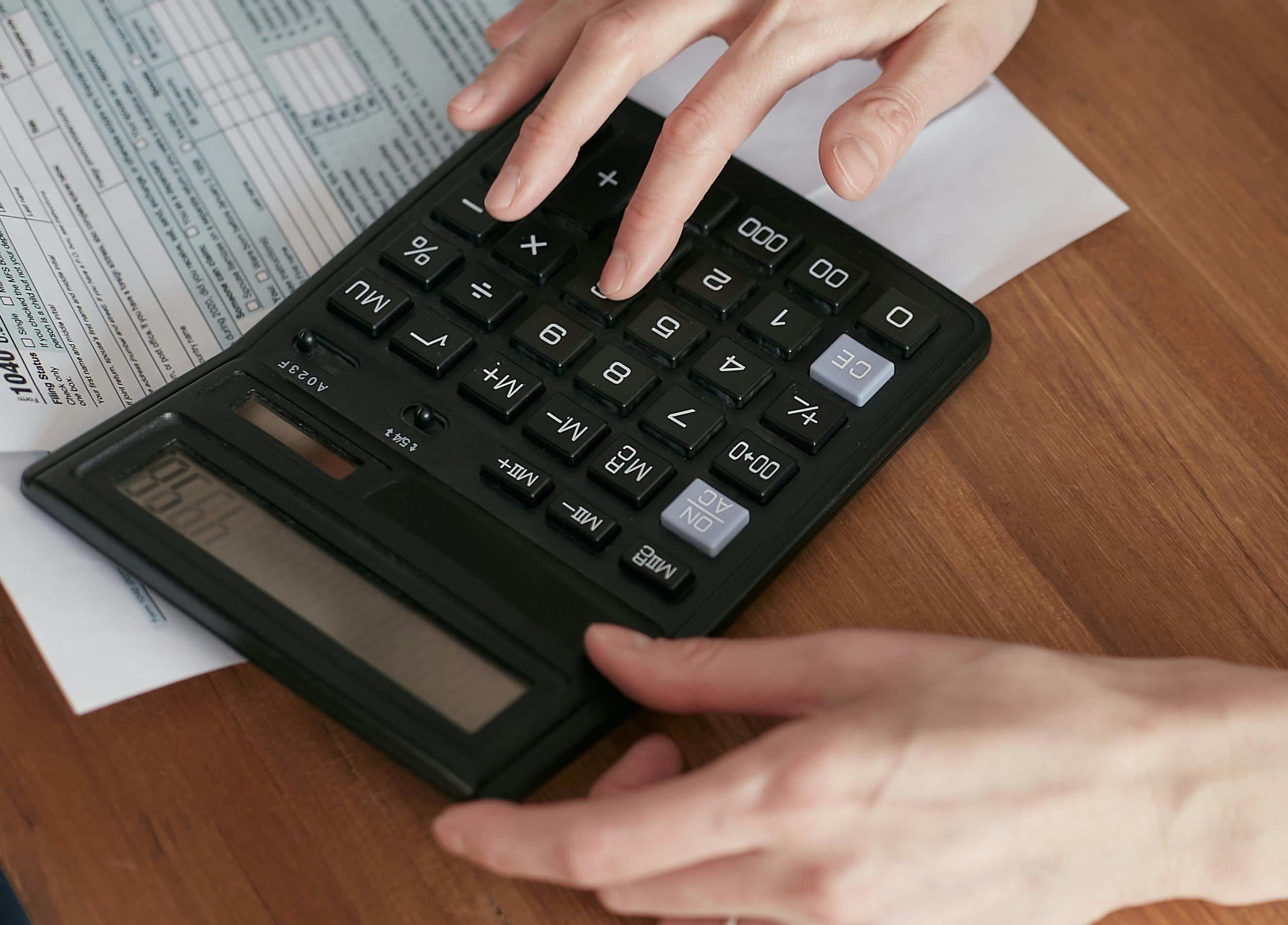 How is credit leverage calculated in finance?